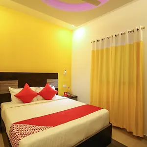 Hotel Oyo 10152 Rail View Residency, Alappuzha